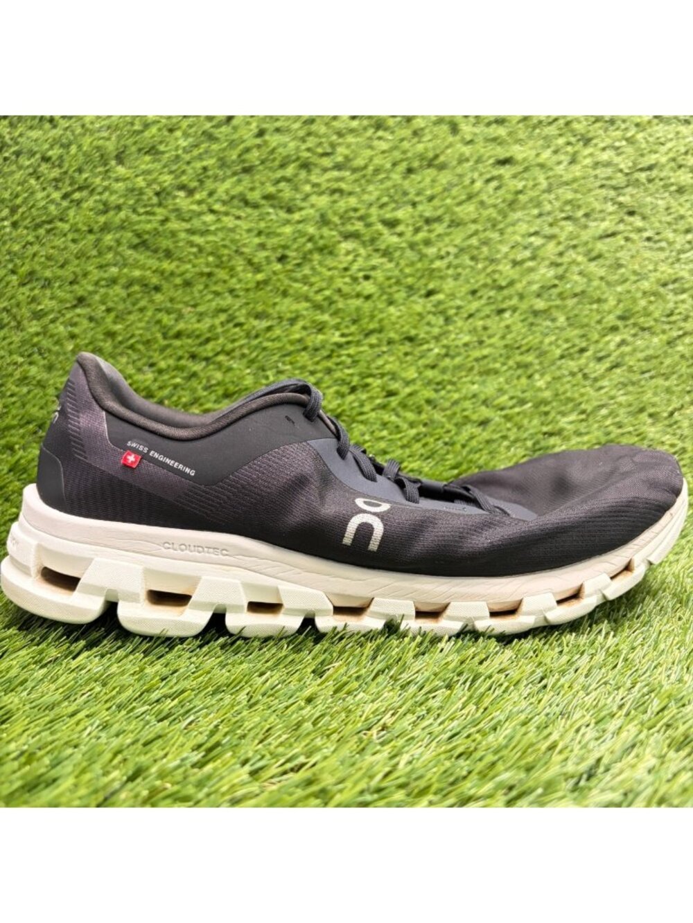 On Cloudflow 4 Mens Size 12 Black White Athletic Running Walking Shoes Sneakers